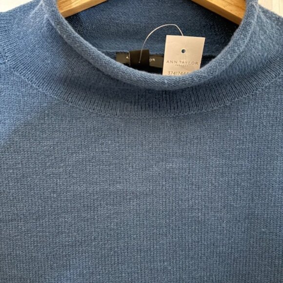 Ann Taylor soft, medium-weight knit sweater - Picture 3 of 3